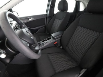 Mercedes Klasa B W246 Sports Tourer 180 BlueEFFICIENCY 122KM 2015 Mercedes B 180 navi czujniki parkowania, zdjęcie 12