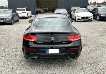 Mercedes Klasa C W205 2017 Mercedes-Benz Klasa C 4X4 C300 2.0 BENZ 245 KM 2017r 94.000 km Warszawa, zdjęcie 13