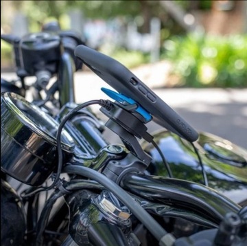 ВСТРОЕННАЯ USB-РАЗЪЕМКА QUAD LOCK МОТОЦИКЛА QUAD LOCK