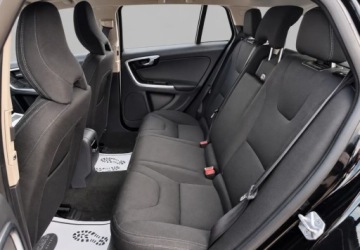 Volvo V60 I Kombi Facelifting 2.0 D3 DRIVE-E 150KM 2015 Volvo V60 2.0 Drive-E 150KM LED Harman Kardon BLIS City Safety OPLACONY, zdjęcie 31