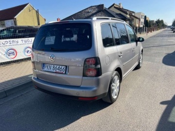 Volkswagen Touran I 1.9 TDI 105KM 2010 Volkswagen Touran 1.9 TDI Klimatyzacja Parktronic tyl El.szyby El.lusterka, zdjęcie 2