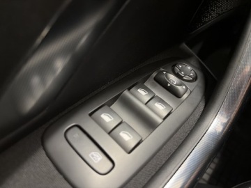 Peugeot 2008 I SUV Facelifting 1.2 PureTech 110KM 2017 Peugeot 2008 1.2 Pure Tech Allure S&amp;S I (2013-2019, zdjęcie 19