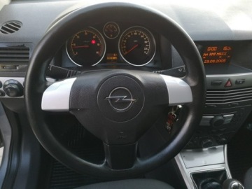 Opel Astra H Kombi 1.9 CDTI ECOTEC 120KM 2005 Opel Astra 1.9 CDTI 120KM Klimatyzacja Elektryka, zdjęcie 13