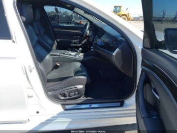 BMW Seria 5 F10-F11 M5 Limuzyna 4.4 V8 560KM 2014 BMW M5 2014 4.4l 4.4 Benzyna 560KM, zdjęcie 9