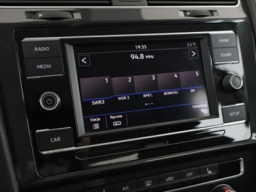 Volkswagen Golf VII Hatchback 3d Facelifting 1.0 TSI 85KM 2019 Volkswagen Golf klimatyzacja czujniki parkowania, zdjęcie 22