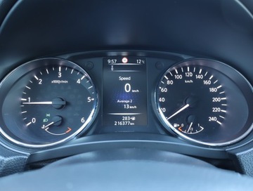 Nissan Qashqai II Crossover 1.6 dCi 130KM 2015 Nissan Qashqai 1.6 dCi, 4X4, Skóra, Navi, Klima, zdjęcie 10