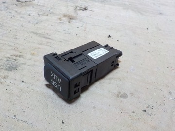 HNÍZDO AUX USB VERSO-S 86190-48030