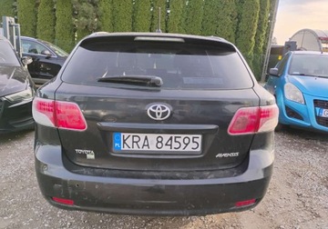 Toyota Avensis III Wagon 2.0 D-4D 126KM 2011 Toyota Avensis I rej 2012r, 2.0 Diesel. Lekko przetarty prawy bok. Jezdzi., zdjęcie 16