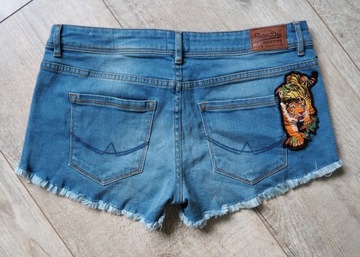 Джинсовые шорты SUPERDRY с нашивками L/XL