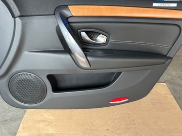 ОБИВКА ДВЕРИ СТОРОНЫ ПЕРЕДНЕЙ СПРАВА LAGUNA III