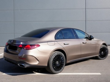 Mercedes Klasa E W214 Sedan 2.0 220d 197KM 2025 E Klasa 220 d 4-Matic AMG 2.0 197KM 2025, zdjęcie 3