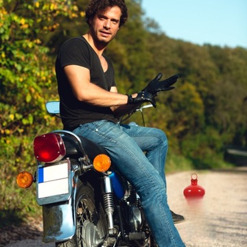 АВАРИЙНЫЙ ТОПЛИВНЫЙ БАК, ЗАПАСНОЙ БУЛАНК ДЛЯ МОТОЦИКЛОВОГО ГАЗА, МАСЛЯНАЯ ПЛИТА