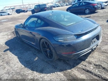 Porsche Cayman 718 Coupe GTS 2.5 365KM 2018 Porsche Cayman 2018 PORSCHE 718 CAYMAN GTS 2.5 Benzyna 365KM, zdjęcie 3