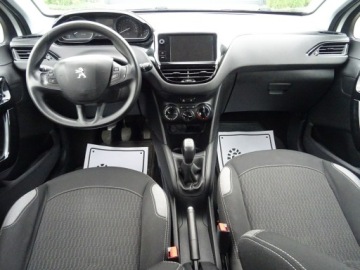 Peugeot 208 I Hatchback 5d Facelifting 1.2 PureTech 82KM 2016 Peugeot 208 1.2 VTI 82KM Active, zdjęcie 10