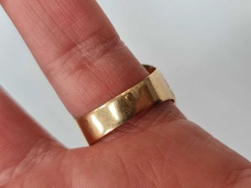 Złoty sygnet/ 750/ 8.95 gram/ R24/ Rubin/ Szwecja