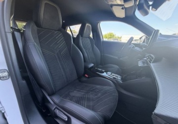 Peugeot 2008 II 2025 Peugeot 2008 PureTech mHEV GT e-DCS6 1.2 Benzyna 136KM, zdjęcie 8