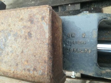 Вилочный погрузчик с рулевой осью