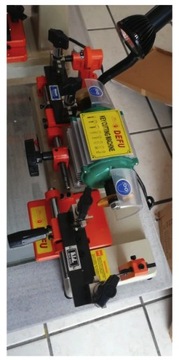 Машина для копирования ключей DEFU 238BS