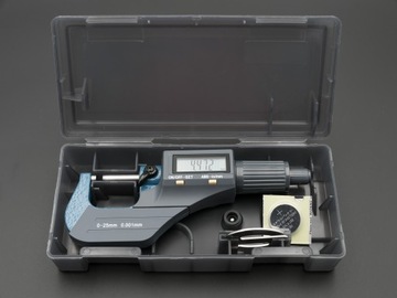 ЭЛЕКТРОННЫЙ МИКРОМЕТР из ABS 0–25 мм +/– 0,001 мм