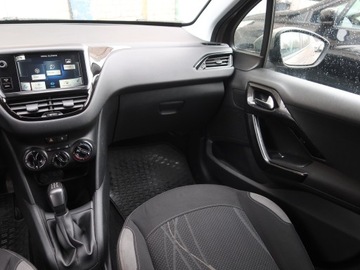 Peugeot 208 I Hatchback 3d 1.2 VTI 82KM 2014 Peugeot 208 1.2 PureTech, Navi, Klima, Tempomat, zdjęcie 7