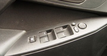 Mazda 3 I Hatchback 1.6 MZ-CD 109KM 2009 Mazda 3 Mazda 3 1.6 CD Sport DPF Active 1.6 Diesel 109KM, zdjęcie 9