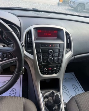 Opel Astra J Hatchback 5d 1.4 Turbo ECOTEC 140KM 2011 Opel Astra Opel Astra 1.4 T Cosmo 1.4 Benzyna 140KM, zdjęcie 9