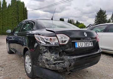 Renault Fluence Sedan 1.6 16V 110KM 2010 Renault Fluence 2010r, 1.6 Benzyna. Lekko uszkodzony lewy tyl. Jezdzi., zdjęcie 2