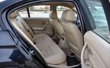 BMW Seria 3 E90-91-92-93 Limuzyna E90 320i 170KM 2008 BMW Seria 3 2,0 (170KM) Lift Skory Bezwypadkowy 2.0 Benzyna 170KM, zdjęcie 12