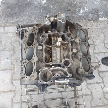BLOK SILNIKA AUDI 3.2 FSI AUK