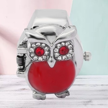 Zegarek z pierścieniem palcami Odwrotka w górę okadki Vintage Owl VQ