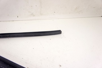 PM071 Уплотнитель окна Skoda Octavia IV левый передний