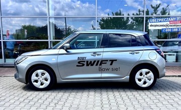 Suzuki Swift VI Hatchback Facelifting 1.2 DualJet SHVS 83KM 2024 Suzuki Swift Premium Plus 1.2 mild Hybrid 5MT Srebrny Auto demonstracyjne, zdjęcie 2