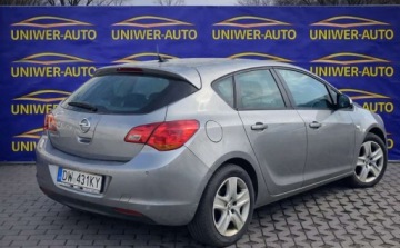 Opel Astra H Sedan 1.7 CDTI 110KM 2010 Opel Astra 1.7 Diesel, 2010 1.7 Diesel 110KM, zdjęcie 1