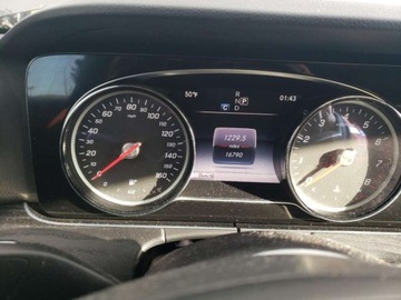 Mercedes Klasa E W213 2018 Mercedes-Benz Klasa E 2018 MERCEDES-BENZ E 300 4MATIC 2.0 Benzyna 242KM, zdjęcie 8
