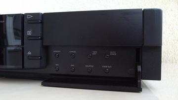 GRUNDIG CD-2 читает компакт-диски и CD-R.