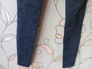 LEVIS-SUPER SPODNIE 24/30 Y1