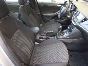 Opel Astra J GTC 1.6 CDTI Ecotec 110KM 2017 Opel Astra 1.6 CDTI, Salon Polska, Serwis ASO, zdjęcie 8