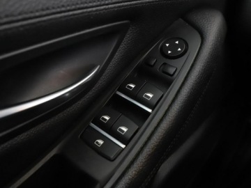 BMW Seria 5 F10-F11 Touring Facelifting 520d 190KM 2016 BMW 520 4x4 automat full LED skóra duża navi, zdjęcie 38