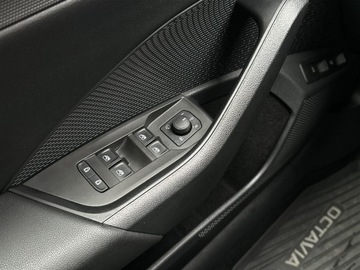 Skoda Octavia IV Liftback Plug-in  1.4 TSI iV Plug-In Hybrid 204KM 2021 Skoda Octavia 1.4TSI PHEV 204KM Style DSG l Salon, zdjęcie 17