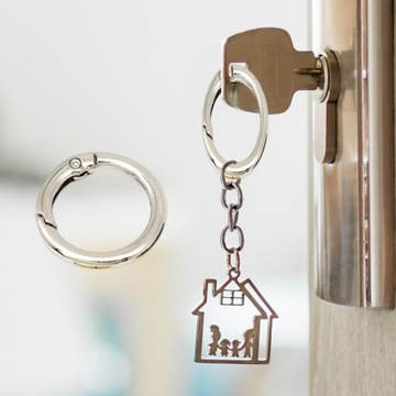 Карабины из цинкового сплава, круглые, серебристые.