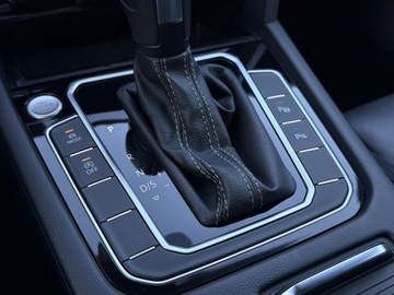 Volkswagen Passat B8 Variant Facelifting 2.0 TDI SCR 200KM 2022 Volkswagen Passat R-Line 4Mot. HarmanKardon LED Matrix Hak Kamera Cofania, zdjęcie 23