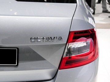 ЭМБЛЕМА SKODA OCTAVIA, НАДПИСЬ, НА КОЛЕНЯХ