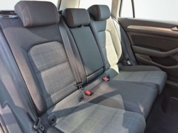 Volkswagen Passat B8 Variant Facelifting 2.0 TDI SCR 150KM 2021 Volkswagen Passat Variant Hak Masaz Kamera Faktura VATMartwe poleSzyba ter, zdjęcie 15