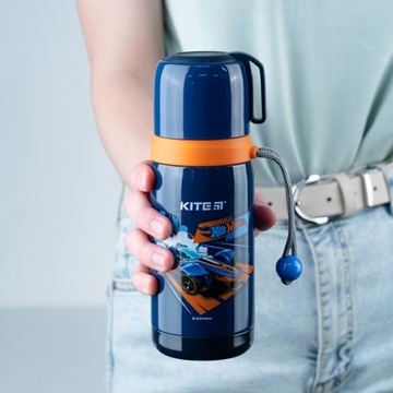 ТЕРМОС ДЛЯ МАЛЬЧИКОВ С КРУЖКОЙ ДЛЯ ДЕТЕЙ HOT WHEELS 350 мл KITE