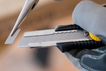 STANLEY 0-10-418 NÓŻ DYNAGRIP Z ŁAMANYM OSTRZEM