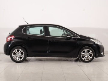 Peugeot 208 I Hatchback 3d 1.2 VTI 82KM 2014 Peugeot 208 1.2 PureTech, Navi, Klima, zdjęcie 5