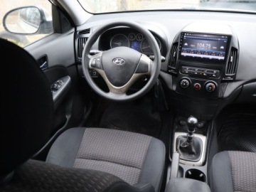 Hyundai i30 I Hatchback 1.4 109KM 2007 Hyundai i30 1.4 CVVT, GAZ, Klima, Parktronic, zdjęcie 6