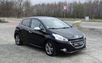 Peugeot 208 I Hatchback 3d 1.6 e-HDI 92KM 2013 Peugeot 208 1.6e-HDI 92KM Oryginalny lakier i szyby Panoramiczny dach Klim