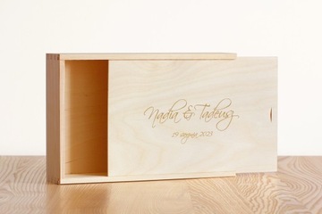 Коробка с гравировкой для фотографий 18х23 на флешке.