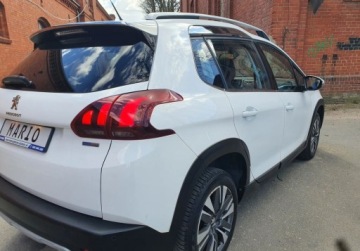 Peugeot 2008 I SUV Facelifting 1.2 PureTech 110KM 2016 Peugeot 2008 Panorama LED Nawigacja GetHelp 1.2 Benzyna 110KM, zdjęcie 3